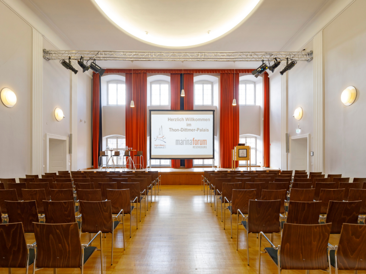 Sicht auf Bühne Auditorium Thon-Dittmer-Palais